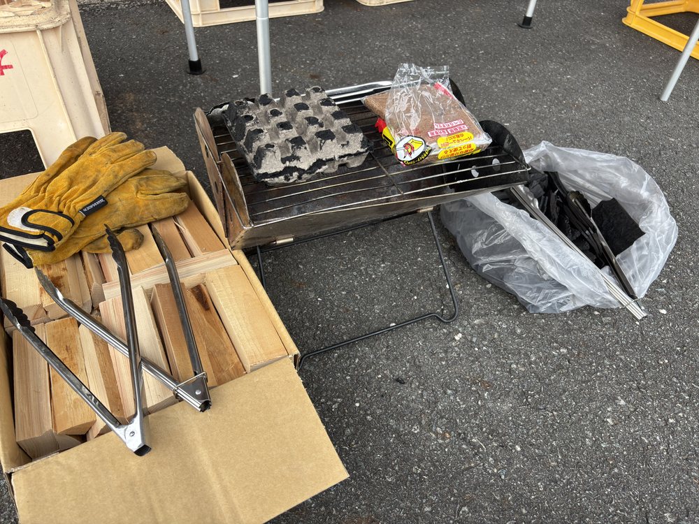 無料貸し出しのBBQコンロ・炭・薪・軍手