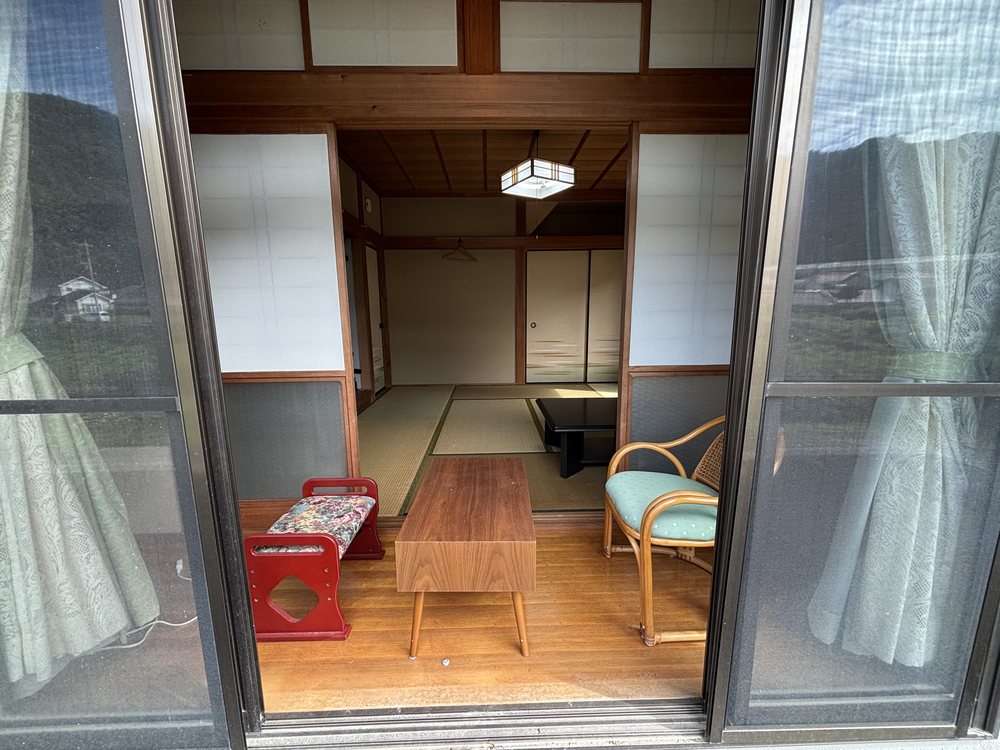 縁側から見た1階の和室